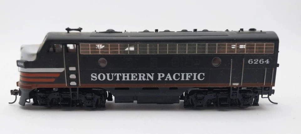 MRC CB109 HO Scale Southern Pacific F7A Diesel Locomotive #6264 EX - Image 1 of 3