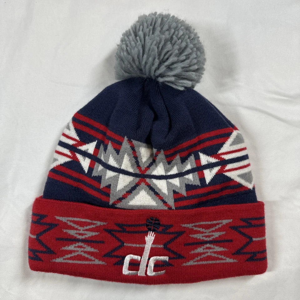 Boné de malha Mitchell & Ness NBA Washington Wizards DC Beanie Sport Pom - Imagem 1 de 4