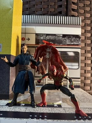 Marvel Legends Doctor Strange, Capa de Levitación y Spiderman Integrado  Foto 1 de 4