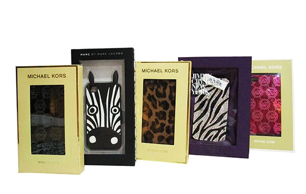 Juego de fundas para iPhone 4 MARC JACOBS y otras marcas precio de venta sugerido por el fabricante: 125,00 USD Foto 1 de 1