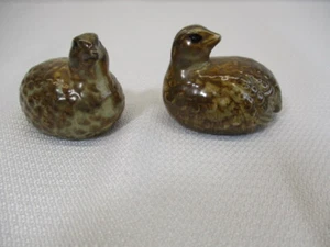 (2) Vtg Shiny Ceramic Quail Grouse Hen Chick Miniature Birds Blue Japan Sticker - Picture 1 of 14