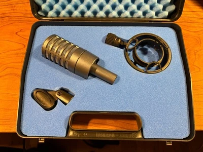 Beyerdynamic M99 TG-X Large Diaphragm Dynamic Microphone (Low Use) - Image 1 of 4