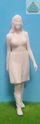 Modelfigur unbemalt Spur 1 1:32 Reisende Mia Modellbahn Bahnhof | In der Spur - Bild 1 von 4