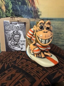 Mug Tiki Surfing Monkey Chango Tiki Farm Big Toe Stowaway émail coloré signé - Photo 1/8