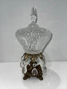 Plato de caramelo vintage MCM Hollywood Regency corte cristal con tapa y patas de latón - Imagen 1 de 4