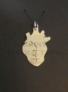 Handmade sterling silver pendant. Anatomical heart with hand stitching - Picture 1 of 1