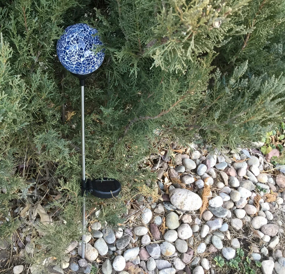 Bola de luz de vidrio mosaico azul solar, decoración de jardín paisaje globo multicolor LED Foto 1 de 4