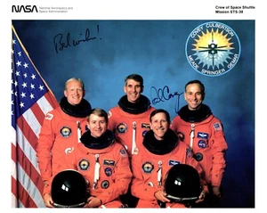Shuttle Astronaut Richard O. Covey Signed Photo - Picture 1 of 1