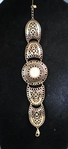 AVON Signature Collection Avanti Medallion Bracelet Unique NIB - Picture 1 of 8