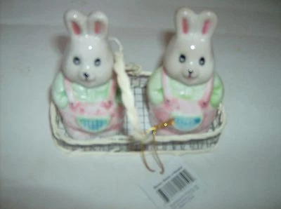 Agitadores de cerámica para sal y pimienta conejito con total en cesta de alambre con mango Foto 1 de 3