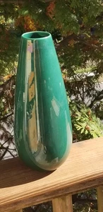 VINTAGE PORCELAIN GREEN VASE - Picture 1 of 15