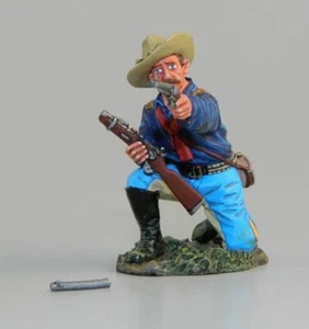 TRW096 Kneeling Officer with Pistol & Carbine (Rifle SNAPPED) - King & Country - Picture 1 of 4