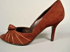 Gucci 37.5/7.5 Brown Suede Gold Trim Peep Toe Classic Pumps Heels Authentic New - Picture 1 of 9