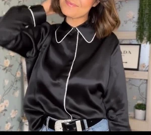 Blusa Lilysilk Negra Con Borde de Estrás Manga Larga Botones Ocultos Talla XS - Imagen 1 de 4