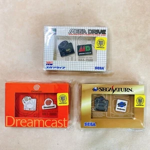 3 set 2019 SEGA official pin badge Pins MEGADRIVE SEGASATURN Dreamcast Japan - Picture 1 of 11