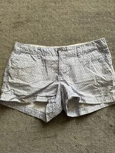 Old Navy Shorts Women 3" Inseam Low Rise Size 4 Color Blue And White Geometric - Picture 1 of 5