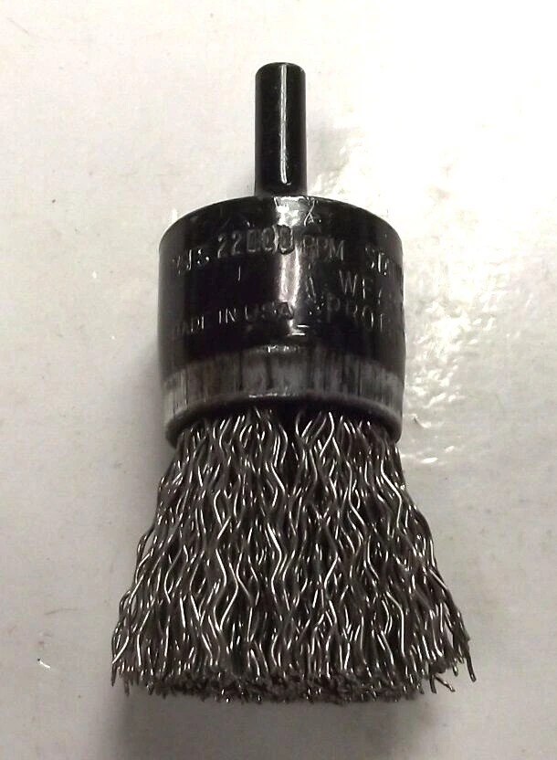 DEWALT DW49053 1" X 1/4" XP .020 Cepillo de extremo de alambre de crimpado de acero inoxidable EE. UU. Foto 1 de 1