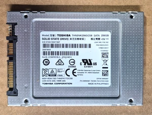Toshiba 256GB 2.5" SATA SSD Internal Solid State Hard Drive THNSNK256GCS8 - Afbeelding 1 van 1