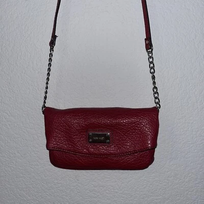 Bandolera convertible Nine West para mujer muñeca o bolso sin asas cartera de cuero sintético rojo Foto 1 de 4