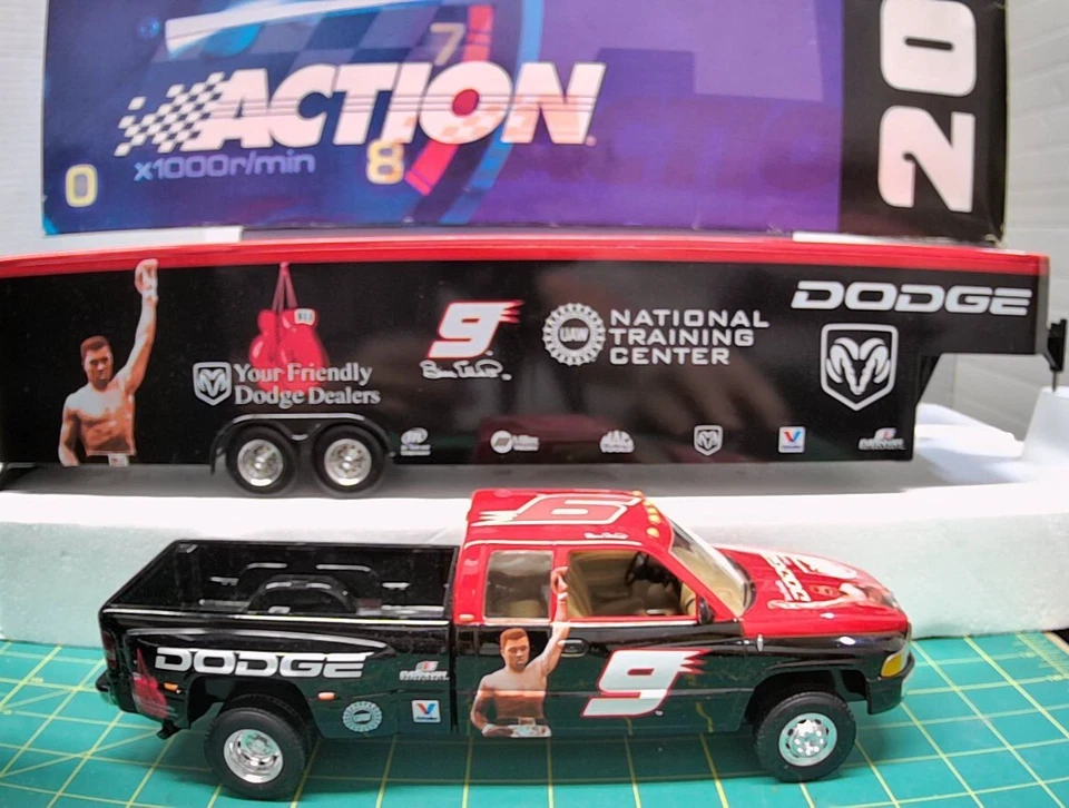 Acción - Bill Elliott - #9 2001 Dodge doble cabina, remolque de exhibición - Muhammad Ali - 1:24 Foto 1 de 1