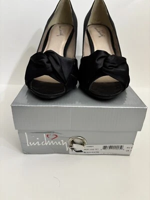 Zapatos de salón Luichiny negros satinados punta abierta con lazo tacón de gatito talla 7 Foto 1 de 4