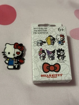 Loungefly Sanrio Split Skelett Emaille Pin Hello Kitty - Bild 1 von 3
