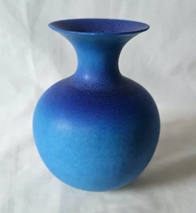Gorgeous blue Delan Cookson vivid blue studio pottery vase - Picture 1 of 15