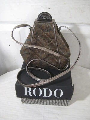 Cartera bandolera de cuero y brocado de peltre Rodo. Foto 1 de 4