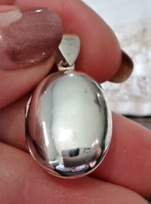 Sterling Silver 30x15mm 4 gram Plain Bubble Oval 2 Picture Photo Locket Charm! - Image 1 of 4
