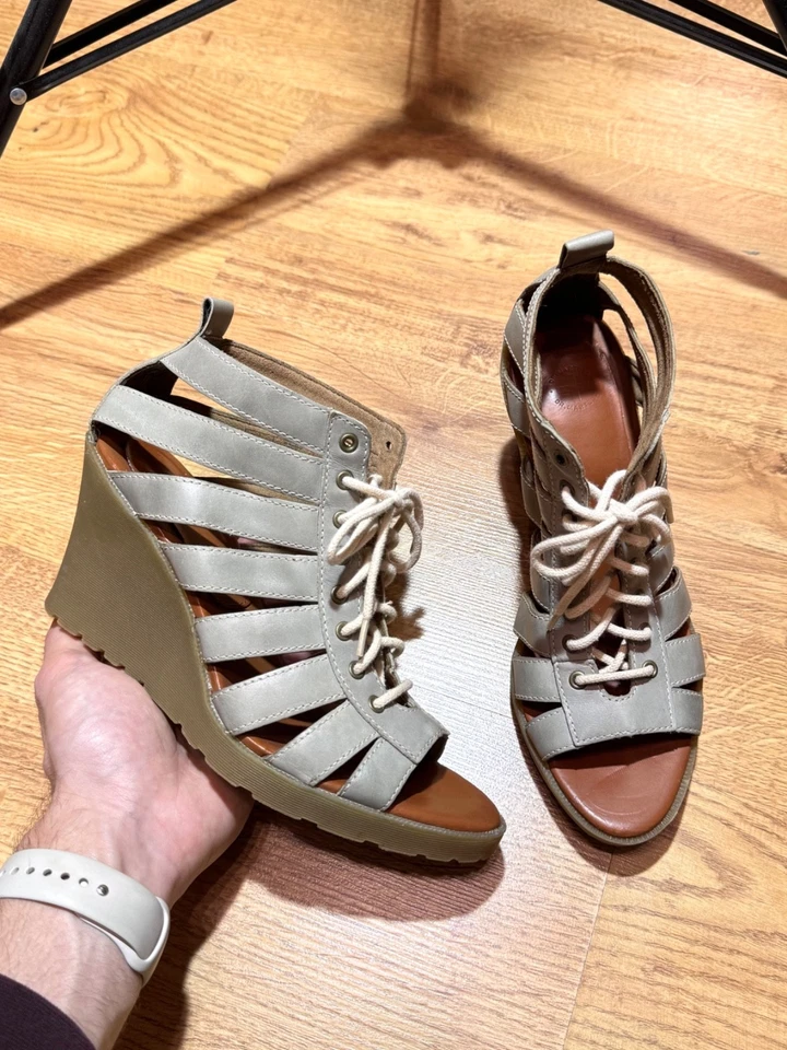 Sandalias Dr. Martens Mona Gladiador Tacón Cuña Zapatos Gris Claro Talla EU38 UK5 US7 Foto 1 de 4
