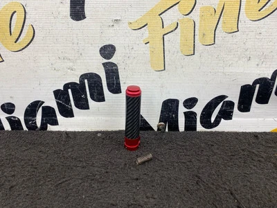 Mango de freno de emergencia Subaru WRX 15-21 con botón rojo con fibra de carbono Foto 1 de 4