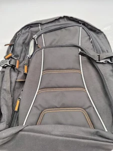 Amazon Basics, Laptop-Rucksack mit gepolsterten Schulterriemen beschädigt 5270 - Bild 1 von 4