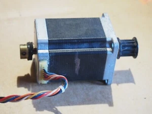 Moteur SANYO DENKI 103H7126 0415 - Picture 1 of 3