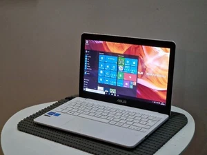 ASUS NoteBook E200H Laptop Atom Z8300 1.44GHz 2GB RAM 32GB eMMC Windows 10 Home - Picture 1 of 8