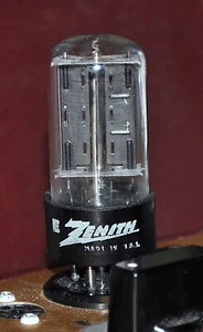 17AX4 GTA TUBE ZENITH TESTED & BOXED VINTAGE COMMERCIAL SURPLUS - Picture 1 of 3