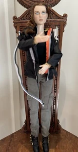 Tonner Doll scala 16" THE HUNGER GAMES KATNISS EVERDEEN bambola con scatola originale - Foto 1 di 11