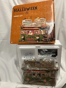 Dept 56 ROADKILL GRILL #4044882 Halloween Villaggio delle Nevi Edificio Illuminato Scatola Aperta - Foto 1 di 6