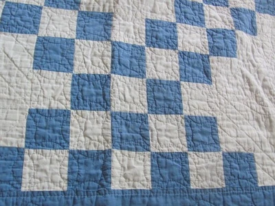 1930s era vintage Double Irish Chain cotton cutter quilt hand quilted 71 x 91 in - Image 1 of 4
