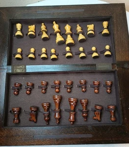 Vintage Pressman geschnitztes Holzschachspiel & klappbares Aufbewahrungsbrett aus Holz komplett - Bild 1 von 11