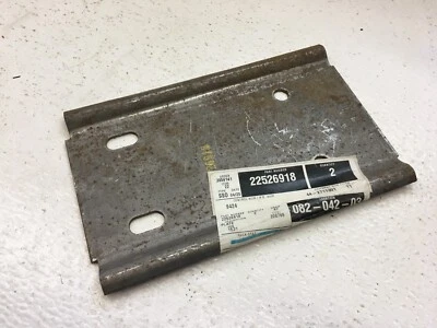 NOS 1985-90 Oldsmobile Delta 88 98 Calais Rear Bumper Impact Bar Backing Plate Foto 1 de 4