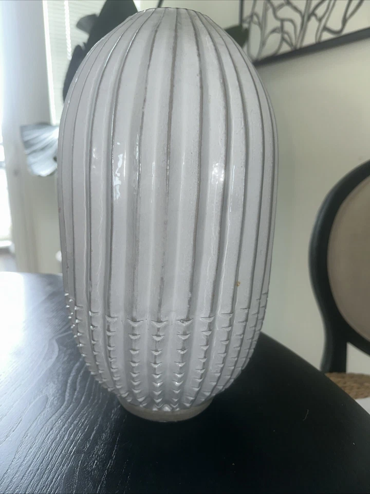 Precioso jarrón West Elm retirado blanco 14 pulgadas de alto resistente 14x8 decoración del hogar Foto 1 de 4