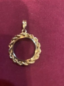 1986 Now $5 1/10 oz prong knotted rope coin Bezelin in 14 KT Gold - Picture 1 of 6