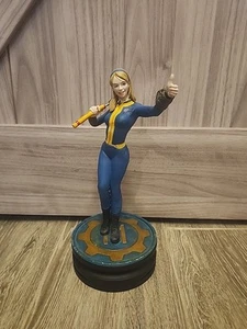Fallout Modern Icons #7 Vault Girl Limited Edition 9'' Statue Thinkgeek - READ - Bild 1 von 8