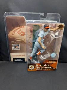 Brooks Robinson McFarlane Figure Road Gray Jersey Variant Baltimore Orioles MLB - Picture 1 of 2
