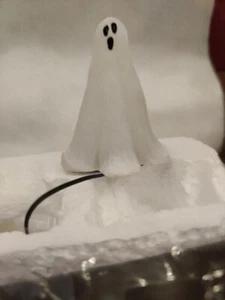 Dept 56 Halloween  LIT GHOSTS Lighted Accessory/Figurine - Picture 1 of 3