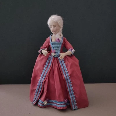 Miniature 1/12" dollshouse OOAK  Doll  Lady In Mid XVIII Century fashion - Immagine 1 di 4