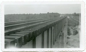 6D049 RP 1952 LOUISVILLE & NASHVILLE RR BRÜCKE 27 IN DER NÄHE VON MEILENPFOSTEN 88 NACH NORDEN SCHAUEN - Bild 1 von 2