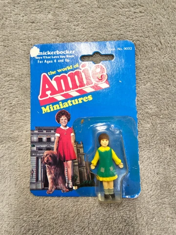 The World of Annie Miniatures Molly Doll #9032 Knickerbocker 1982 Cover