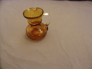 Jarra de vidrio craquelado arte soplado a mano ámbar dorado 3,5 pulgadas de alto horas forma de vidrio - Imagen 1 de 4