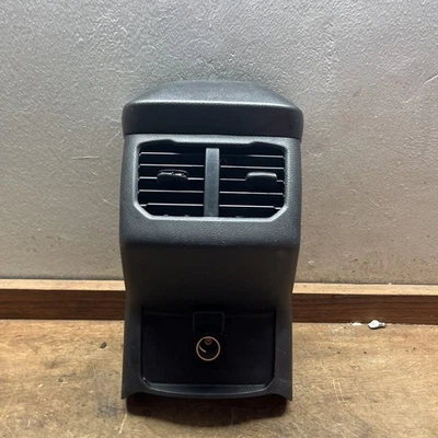 Ford Fusion 2014 2015 2016 consola central ventilaciones de aire traseras moldura toma de corriente Foto 1 de 4